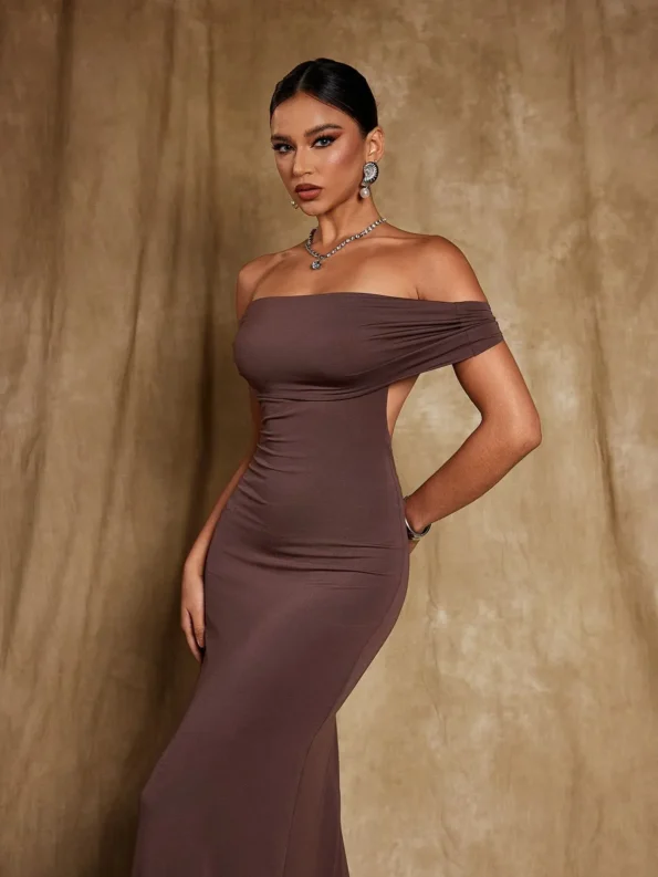 Riordan-Off-Shoulder-detail
